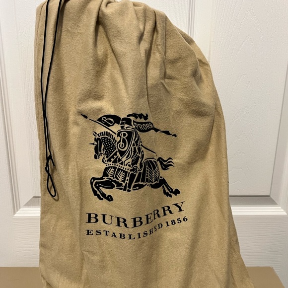 Stunning Authentic Burberry black leather tall boots - Picture 11 of 14